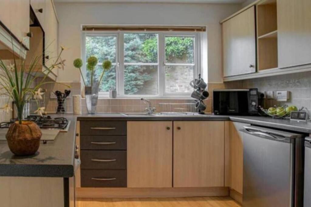 Luxury 4 Bedroom House Manchester Extérieur photo