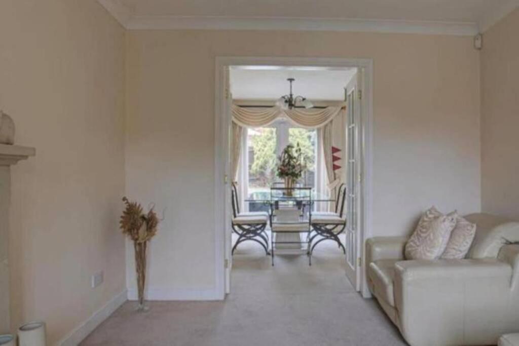 Luxury 4 Bedroom House Manchester Extérieur photo