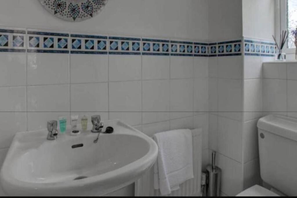 Luxury 4 Bedroom House Manchester Extérieur photo