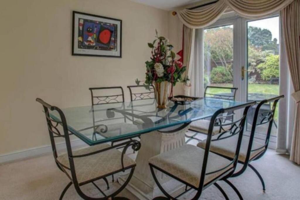 Luxury 4 Bedroom House Manchester Extérieur photo