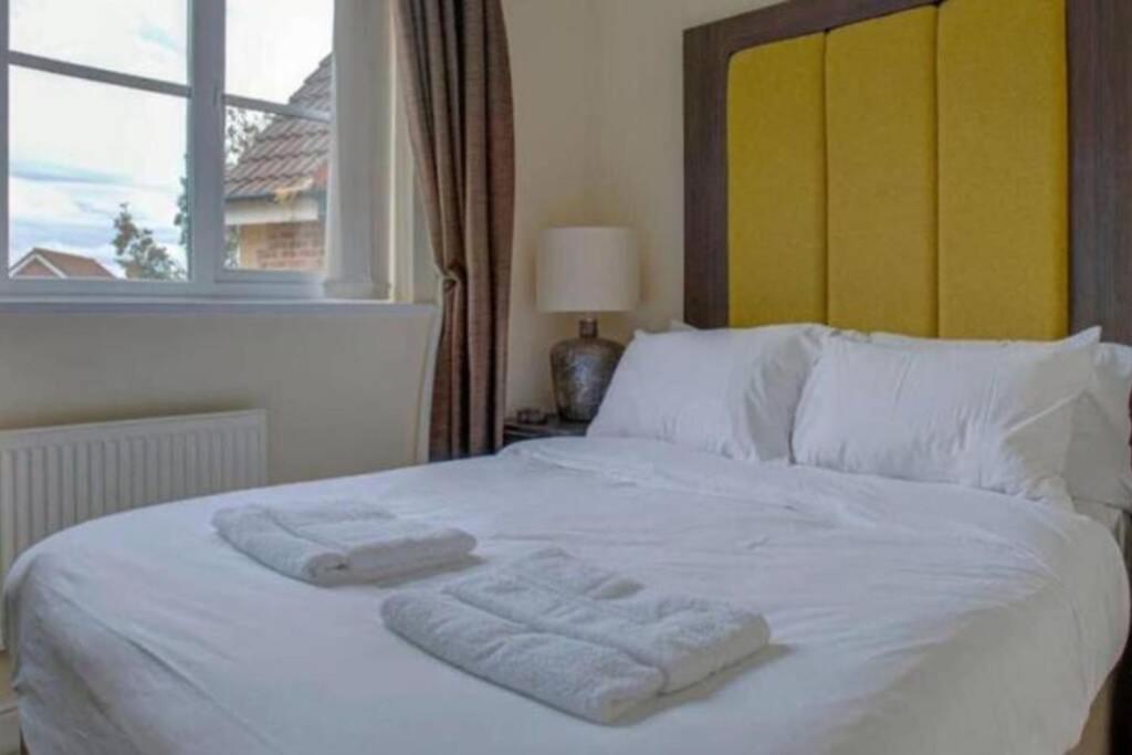 Luxury 4 Bedroom House Manchester Extérieur photo